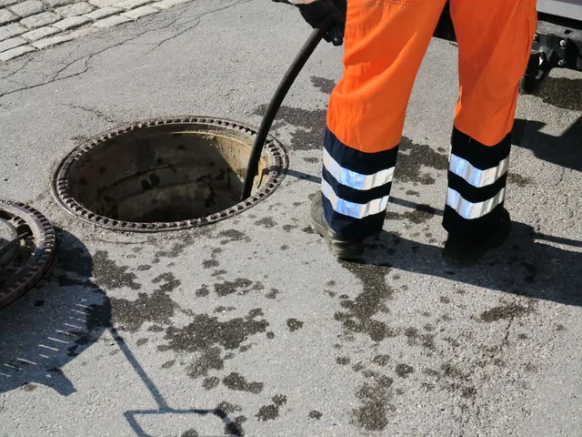 How Homeowners Hire a Sewer Company